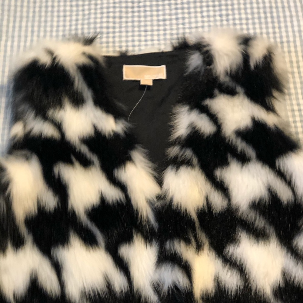 Micheal Kors black and white faux fur Vest size L